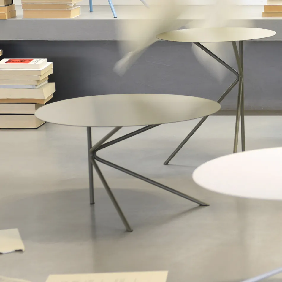 Tavolinë kafeje e rrumbullakët metalike, dizajn në ngjyra të ndryshme dhe 2 madhësi - Olesya Viadurini