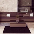 Tabela moderne anësore e kopshtit katror Vela nga Vondom, në polietileni Viadurini