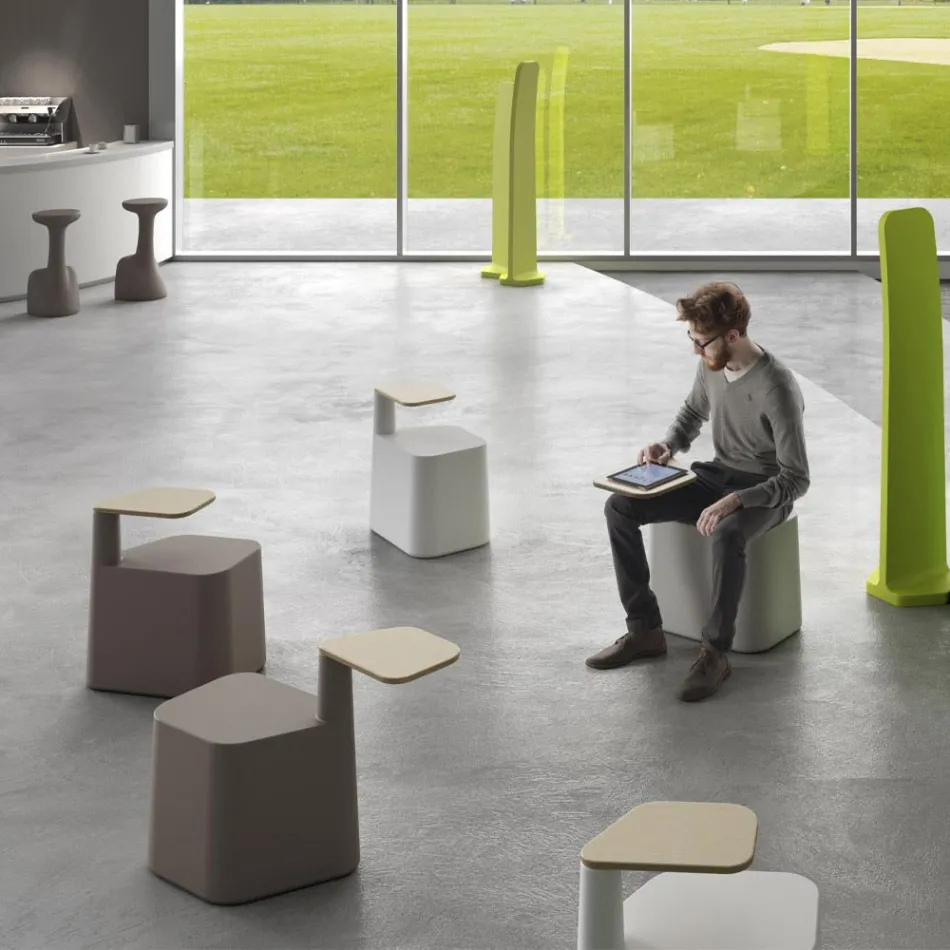 Tavolinë Kafeje nga Polietileni dhe Druri Mështeknë Prodhuar në Itali - Clio Viadurini