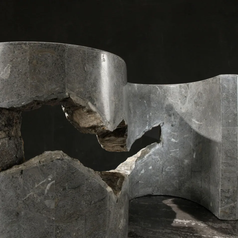 Tavolinë kafeje prej xhami të kalbur me bazë guri fosil - Jordan Viadurini