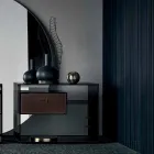 Tavolinë anash divanit ose tavolinë afër në gotë të tymosur me sirtar lëkure - Linzy Viadurini