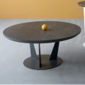 Tavolinë e rrumbullakët e kafesë me majë të pjerrët metalike dhe qeramike - Coriko