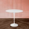 Tavolinë kafeje Tulip Saarinen H 52 me majë ovale në laminat të lëngshëm të bardhë Made in Italy - Scarlet