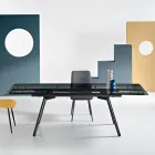 Tavolinë e Zgjerueshme 160/240x91 cm në Xham të Tymosur dhe Bazë Metalike të Zezë - Kolonë Viadurini