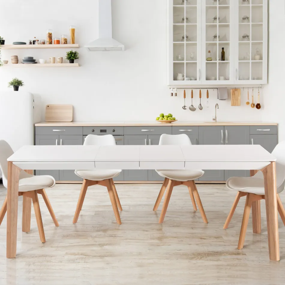 Tavolinë e zgjatur deri në 180 cm me këmbë druri me ngjyrë lisi dhe rutenium Viadurini