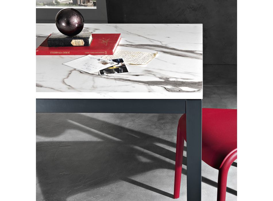 Tavolinë e zgjerueshme deri në 180 cm në Metal Antracit Prodhuar në Itali - Beatrise Viadurini