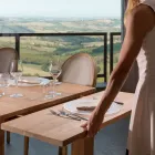 Tavolinë e zgjatshme për dhomën e ndenjes e bërë nga dru tik i fortë - Fidia Viadurini