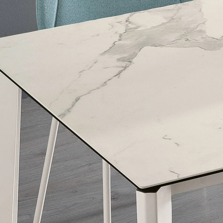 Tavoline e zgjatur ne baze qeramike qelqi dhe metali ne perfundime te ndryshme - Ariel Viadurini