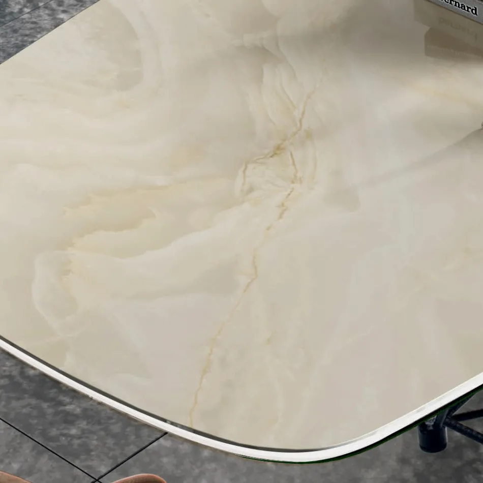 Tavolinë me majë qeramike në formë fuçie dhe bazë çeliku Prodhuar në Itali - Ezzellino Viadurini