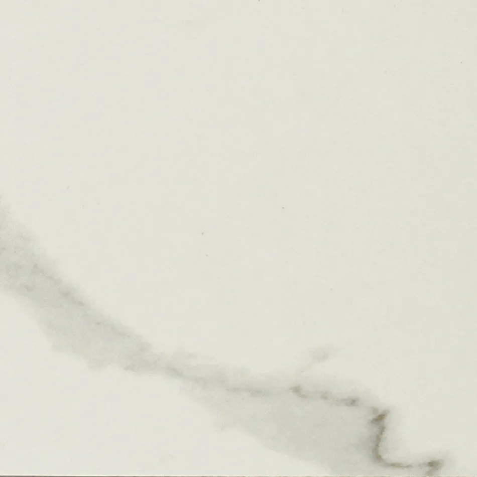 Tavolinë në natyrë me bazë druri dhe majë qeramike Calacatta Oro - Infinity Viadurini