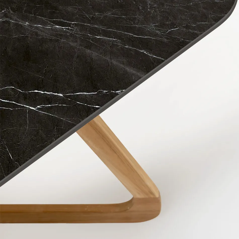 Tavolinë në natyrë me bazë druri dhe majë qeramike Marquinia e zezë - Infinity Viadurini