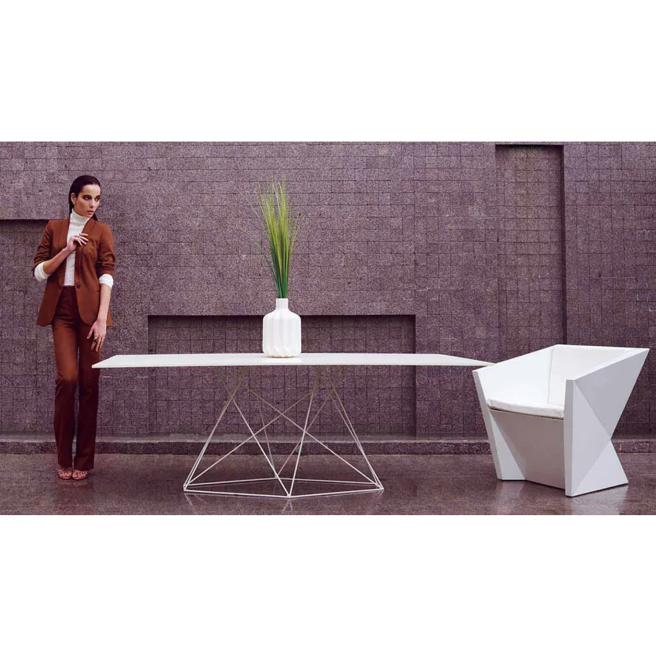 Tavolinë moderne kopshti në polipropilen dhe çelik inox Faz Vondom Viadurini