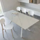 Tavolinë ngrënieje e zgjerueshme me dekorime të ndryshme - Shaila Viadurini