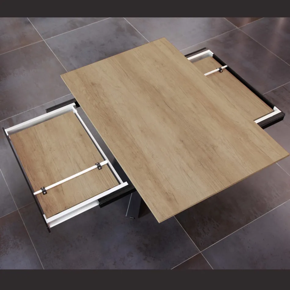 Tavolinë ngrënieje që zgjatet dhe zgjerohet në melaminë dhe metal - Devendra Viadurini