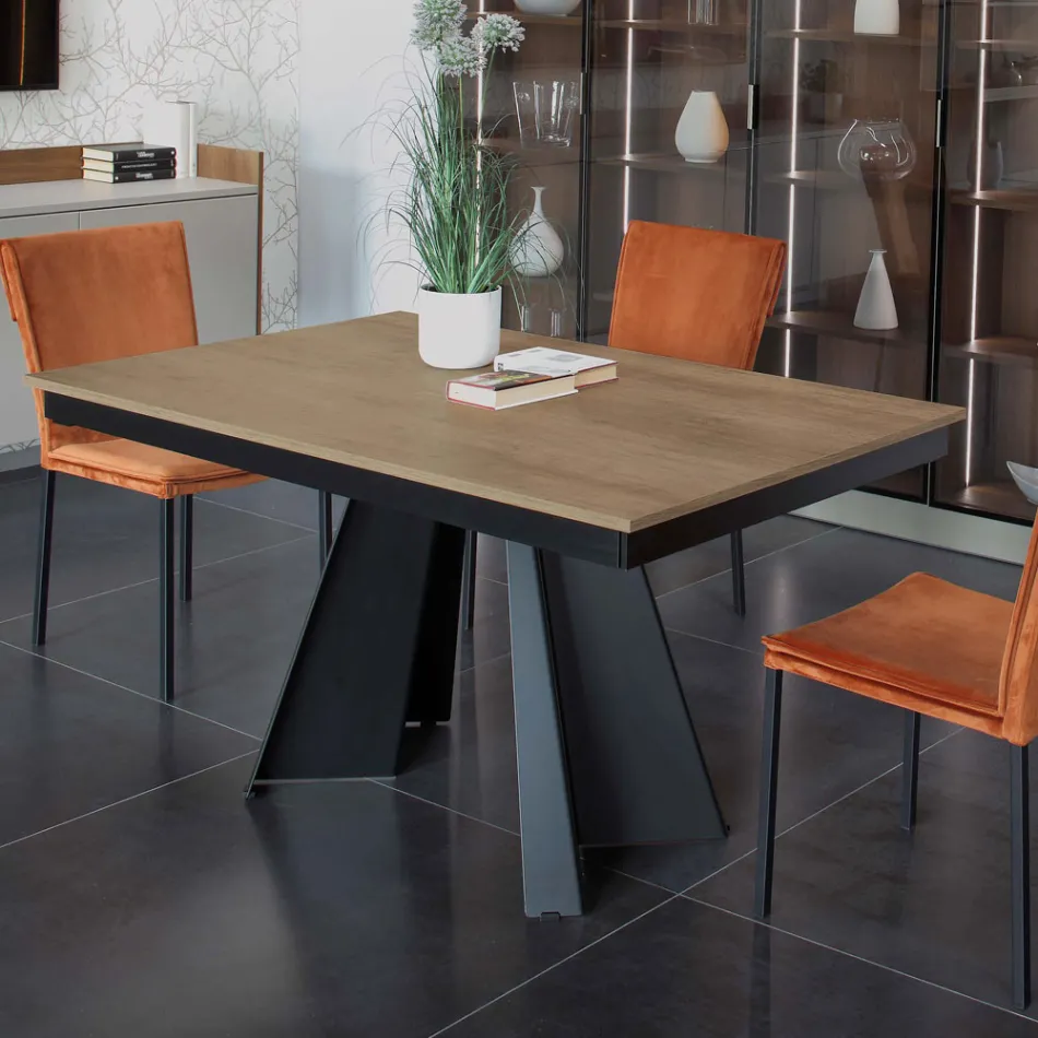 Tavolinë ngrënieje që zgjatet dhe zgjerohet në melaminë dhe metal - Devendra Viadurini