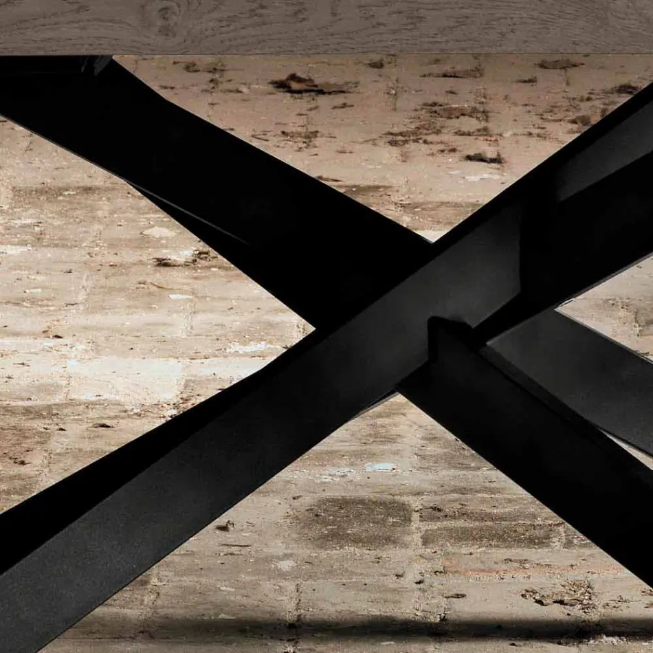 Dizajni i tryezës së ngrënies në lis dhe metal e bëri Italinë Onkino Viadurini