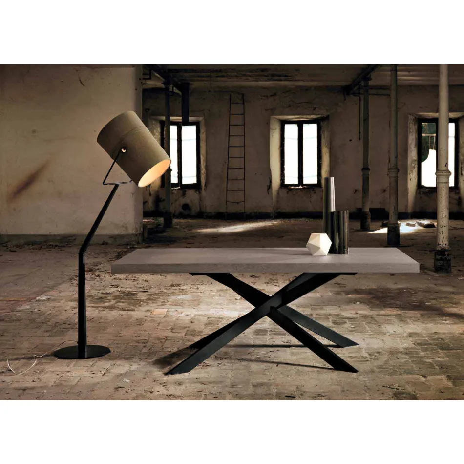 Dizajni i tryezës së ngrënies në lis dhe metal e bëri Italinë Onkino Viadurini