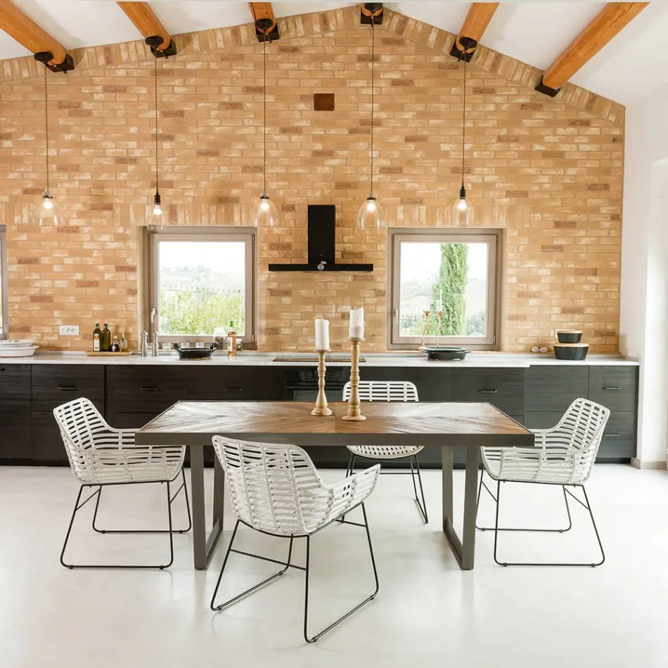 Tavolinë ngrënie me dru tropikal të ricikluar dhe këmbë metalike - rrëshqitje Viadurini