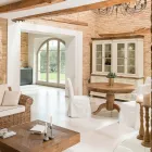 Tavolinë e rrumbullakët e ngrënies në dru tropikal të ricikluar me bazë qendrore - rrëshqitje Viadurini