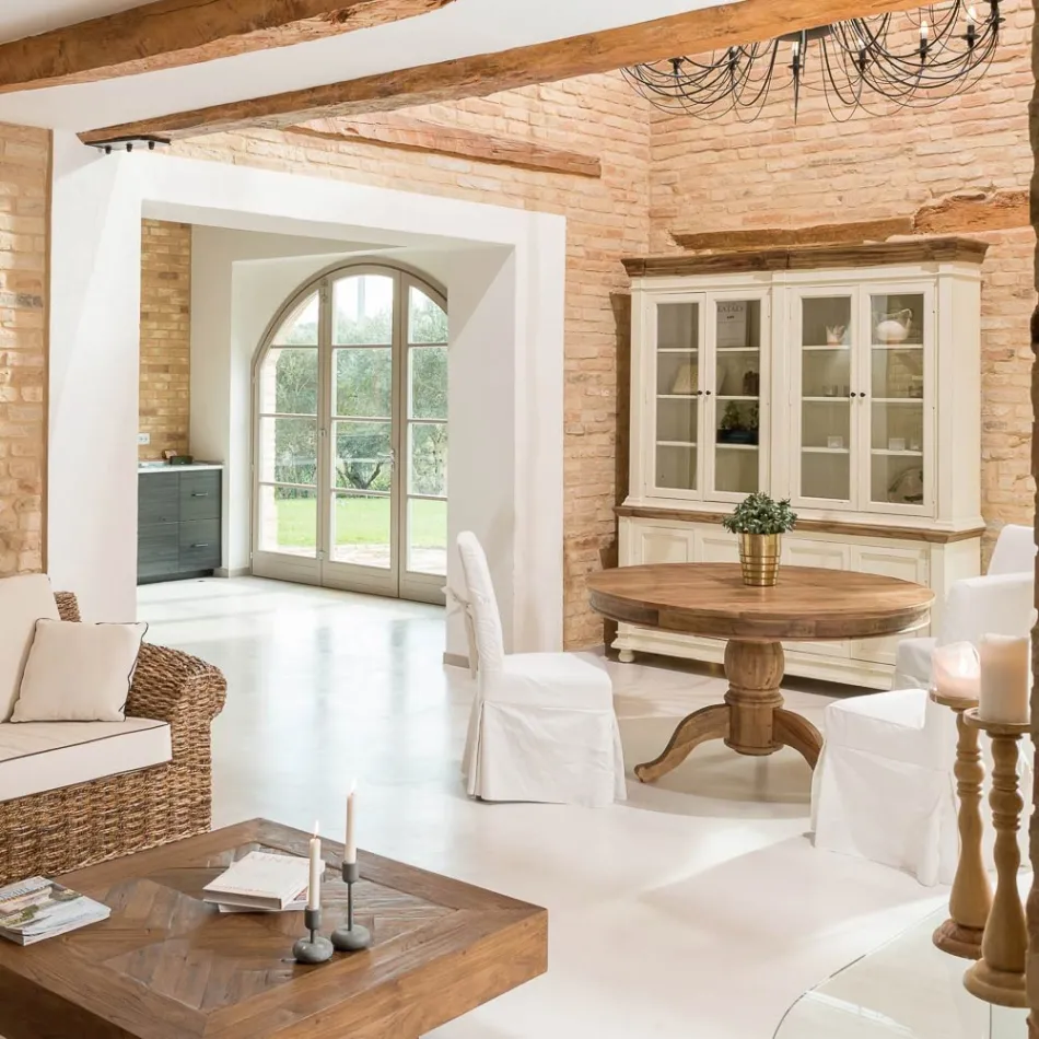 Tavolinë e rrumbullakët e ngrënies në dru tropikal të ricikluar me bazë qendrore - rrëshqitje Viadurini