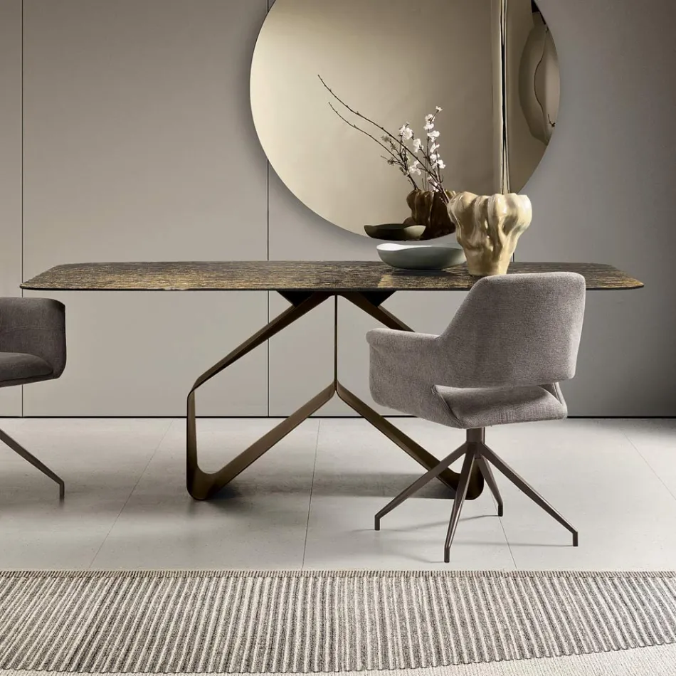 Tavolinë Fikse 210x110 cm me Sipërfaqe Xhami të Skuqur dhe Bazë Metalike - Adriano Viadurini