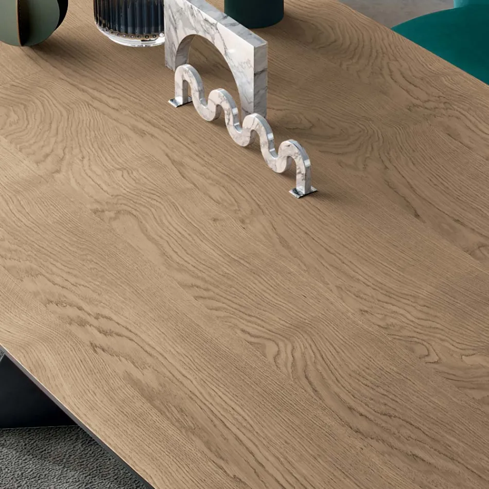 Tavolinë e fiksuar me rimeso lisi dhe bazë metalike të lyer - Milo Viadurini