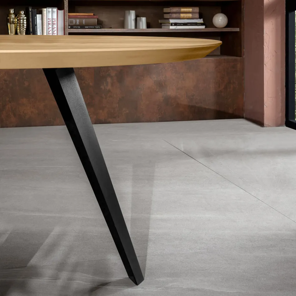 Tavolinë e rrumbullakët fikse me sipërme rimeso lisi dhe bazë metalike - ciklamen Viadurini