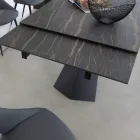 Tavolinë ngrënieje e zgjerueshme deri në 270 cm me majë qelqi qeramike - Trasimeno Viadurini