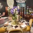 Tavolinë e rrumbullakët Modeno me majë qelqi dhe futje druri Ozzy Viadurini