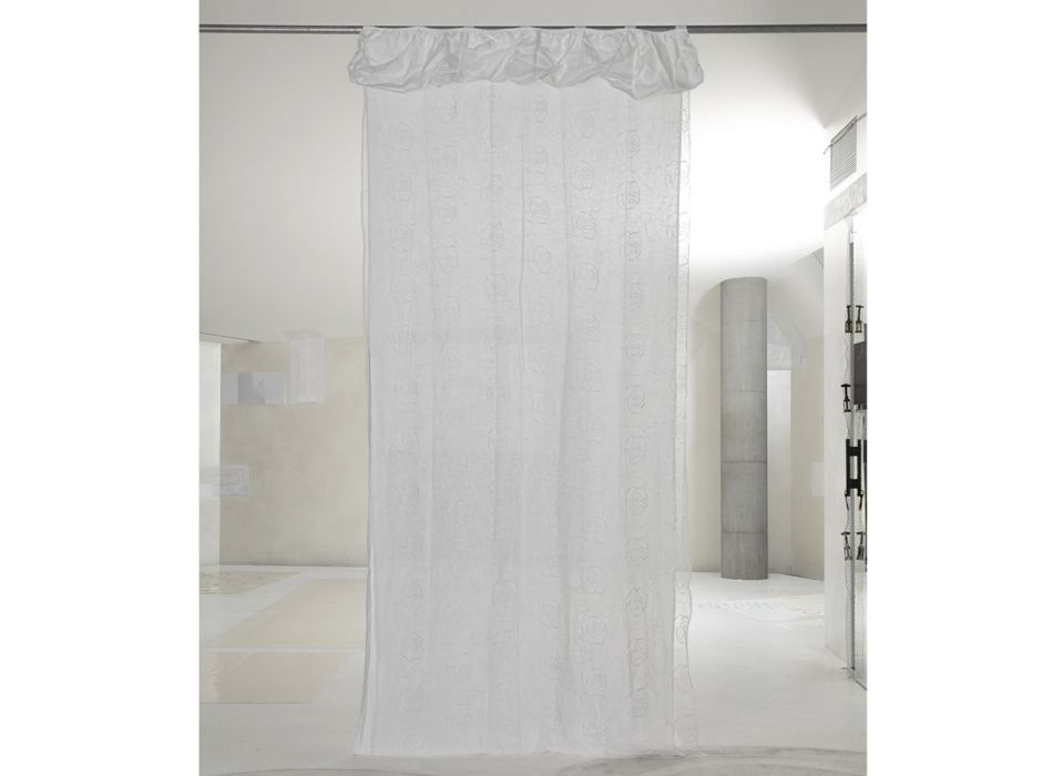 Perde e bardhë në garzë prej liri dhe organza me qëndisje elegante trëndafili - Mariarosa Viadurini