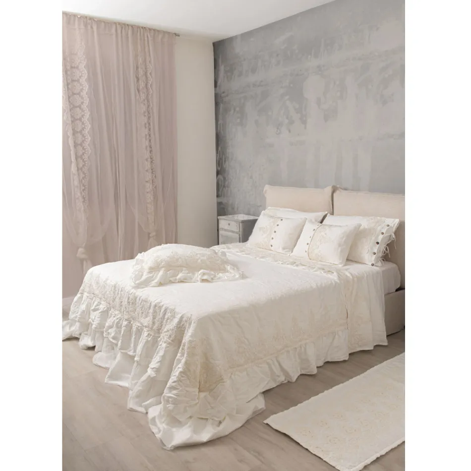 Perde prej liri e lehtë me organza dhe qëndisje gotike në qendrën luksoze - Marinella Viadurini