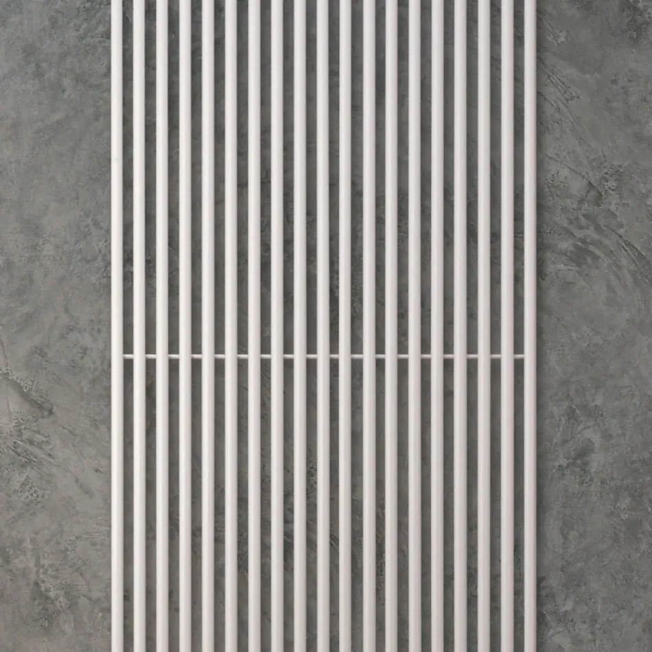 Radiator hidraulik me një sërë elementësh vertikal të prodhuar në Itali - karbon Viadurini