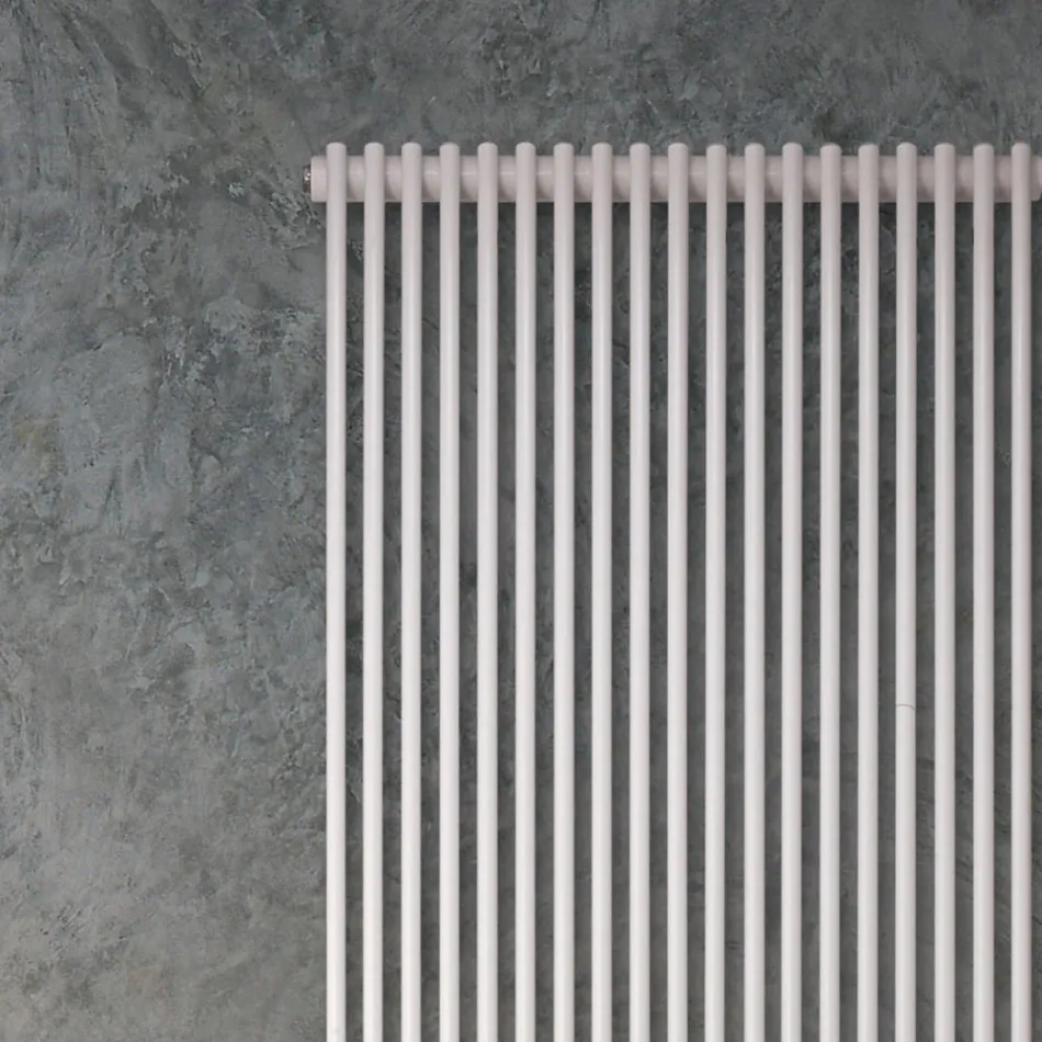 Radiator hidraulik me një sërë elementësh vertikal të prodhuar në Itali - karbon Viadurini
