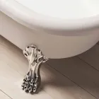 Dizenjoni banjën pa këmbë, këmbët në përfundimin e Chrome - Falas Viadurini