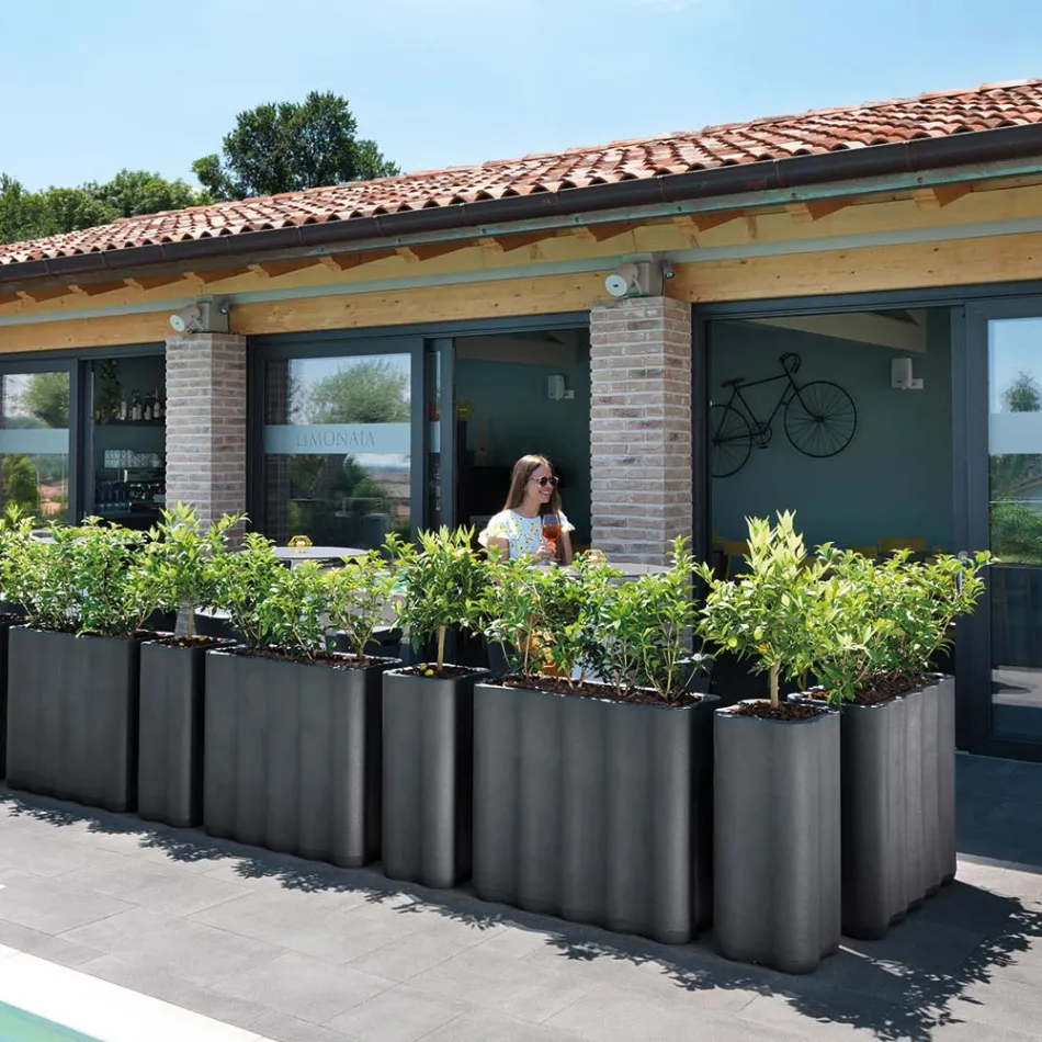 Vazo e jashtme me polietileni me ngjyra 2 Madhësi Prodhuar në Itali - Barbia Viadurini