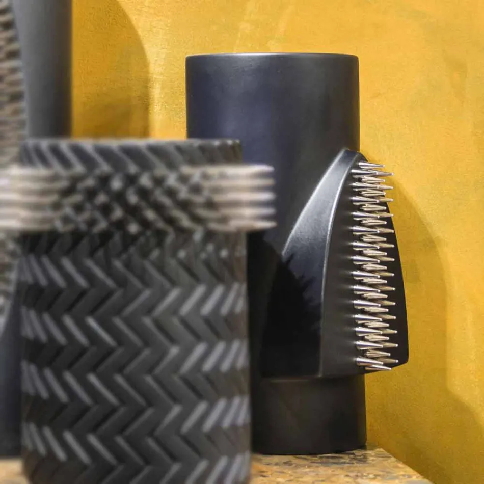 Vazo dekorative me punime te zeze qeramike Matt Black ne Itali - Medine Viadurini