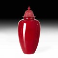 Vazo qeramike e lakuar me te kuqe me dekor te punuar me dore ne Itali - Verio