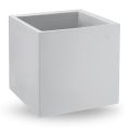 Vazo në formë kubike polietileni me ngjyrë Prodhuar në Itali - Tonello