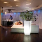 Vazo e gjatë shtëpie në polietileni të bardhë Prodhuar në Itali - Devid Viadurini