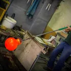 Vazo e Brendshme e Rrumbullakët në Xham me Ngjyrë Murano Prodhuar në Itali - Asper Viadurini