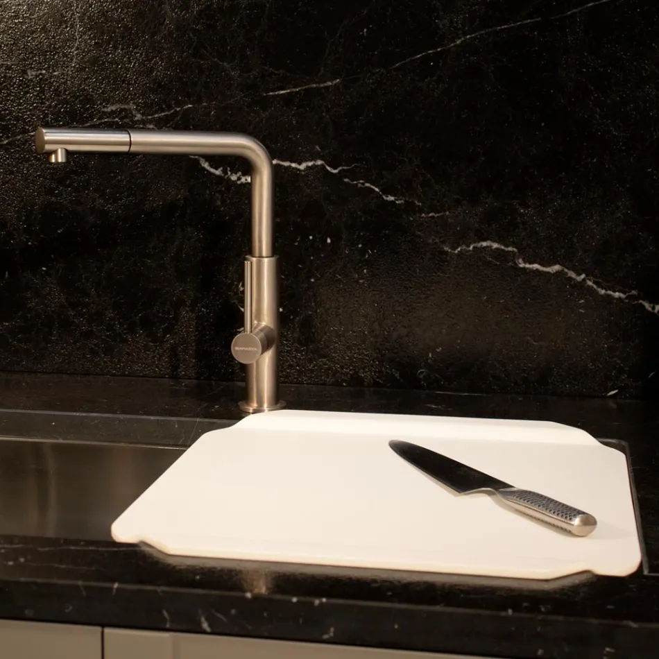 Sirtari i kuzhinës ose tabela e prerjes në korian të bardhë Prodhimi në Itali - Ivanova Viadurini